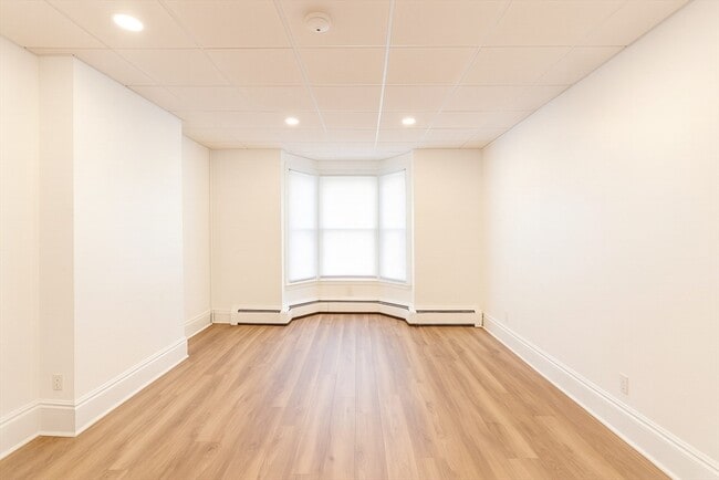 Building Photo - 303 Princeton St Unit 1