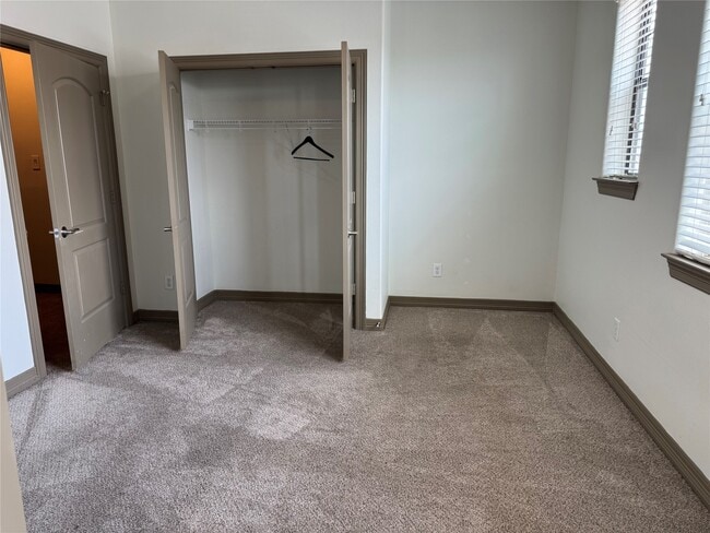 Building Photo - 10626 Clearview Villa Pl