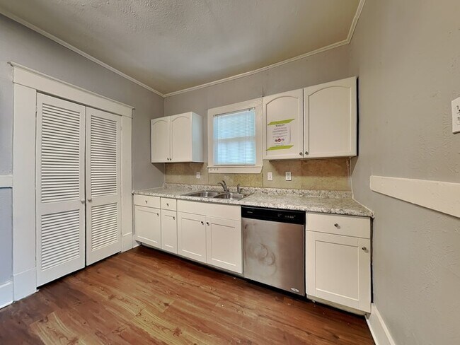 Photo - 1000 W Avenue D