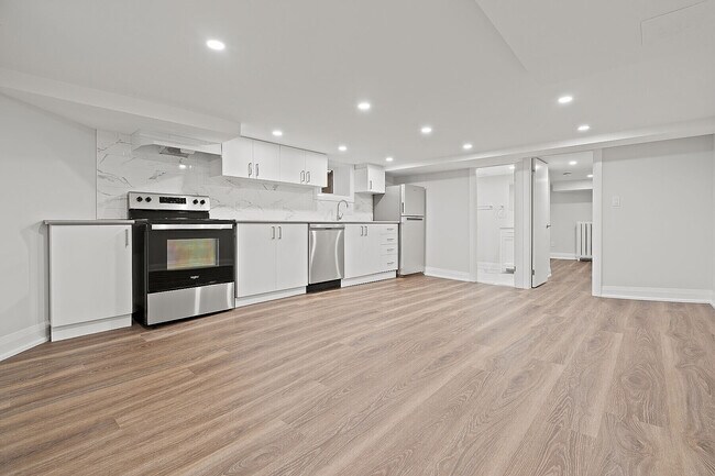 Photo - 30 Strathgowan Ave