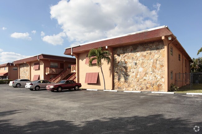 Pinehill Plaza Apartments - Pinehill Plaza Apartments