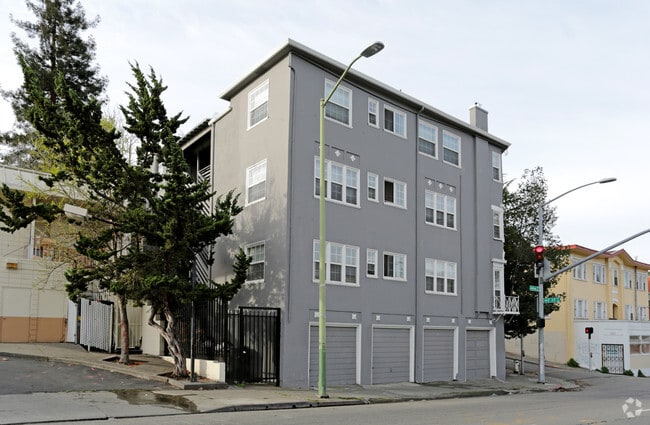 Building Photo - 1000 E 33rd St