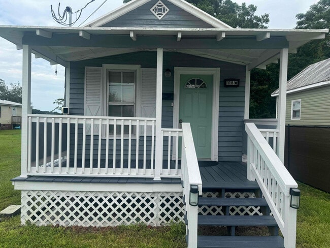 Photo - 118 W King St