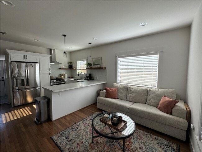 Photo - 1033 Adele St
