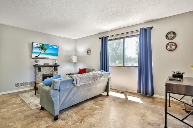 Photo - 1271 Greenbriar Ct