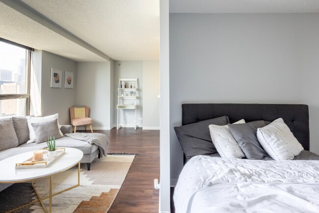 Photo - 439 E Ohio St