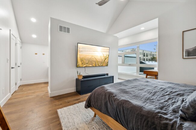 Photo - 1323 Kalamath St