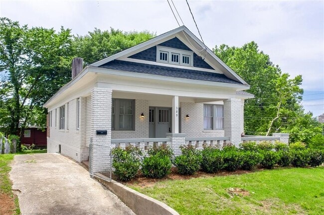 Photo - 389 Linden Ave NE House