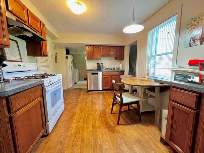 Building Photo - 25 Oakland St Unit 1 Rental
