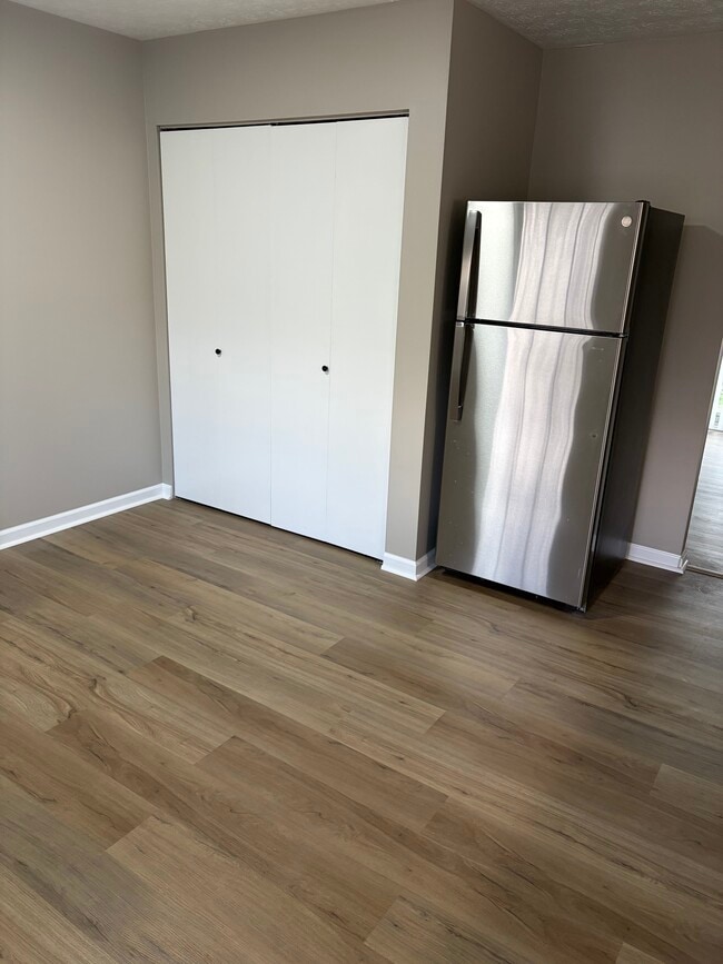 Photo - Green Acres - 4943-4959 Unit 4943-A