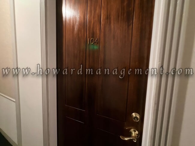 Building Photo - 6150 Buckingham Pkwy Unit 104