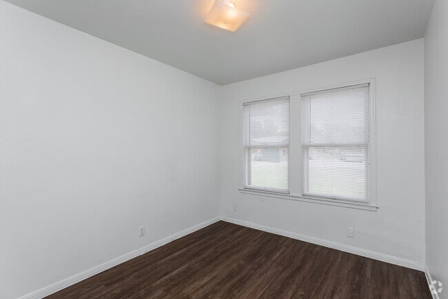 2BR, 1BA - 619SF Bedroom