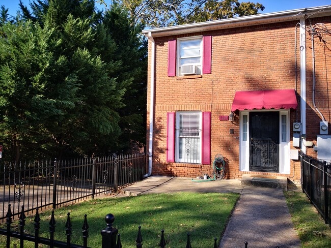 Photo - 1418 18th St S