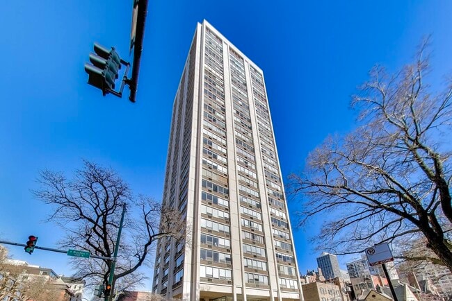 Building Photo - 70 W Burton Pl Unit 1508