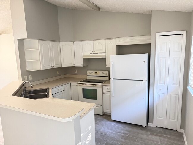 Photo - 546 Lancaster Ave