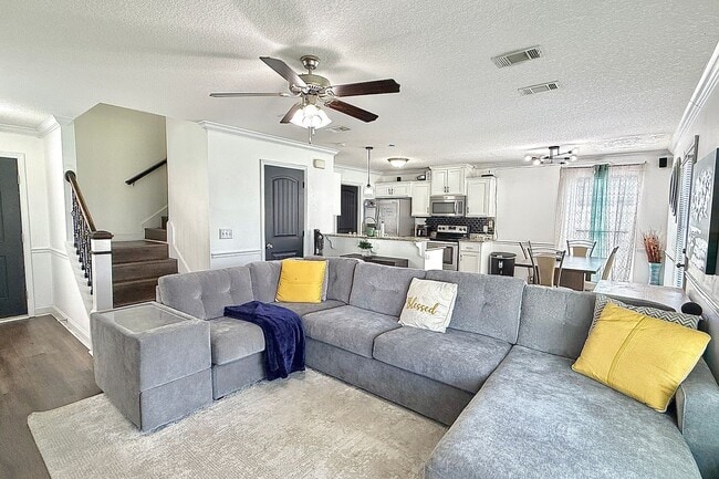 615 Amhearst Row