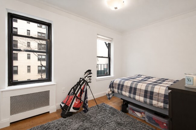 Photo - 208 E 28th St