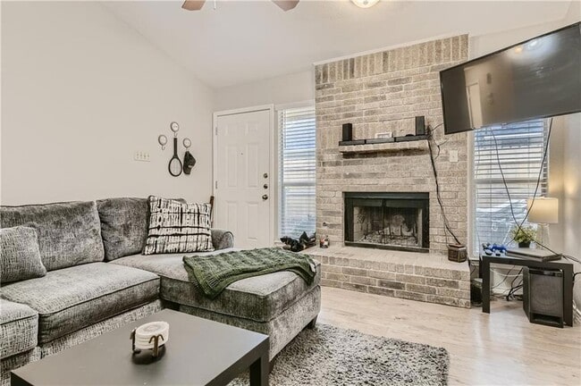 Photo - 2126 Redwing Way