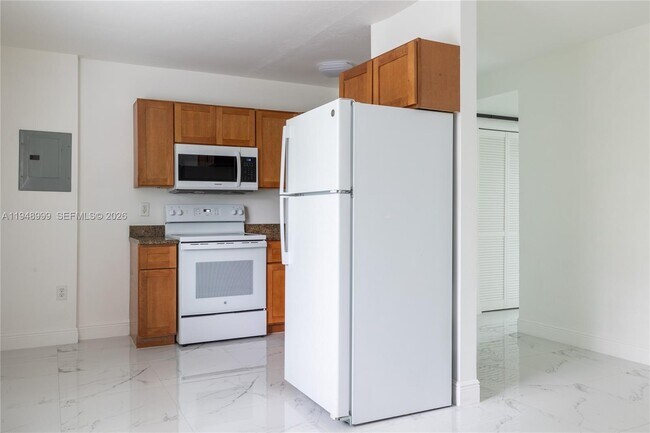 Photo - 979 SW 10th St Unidad 4