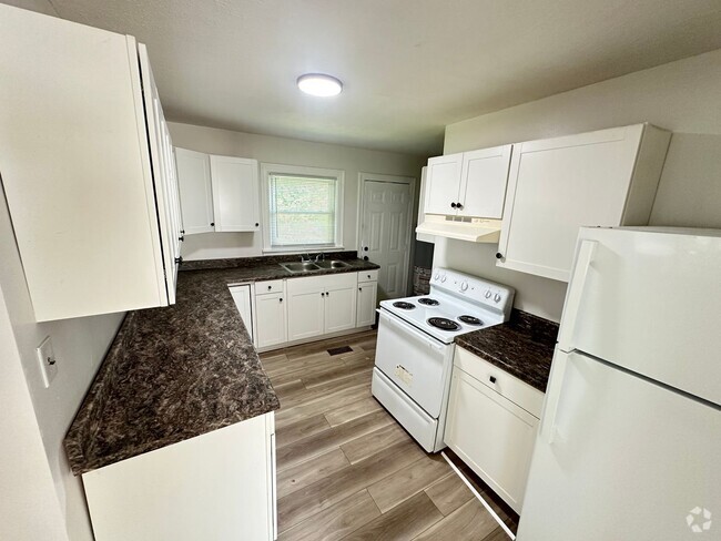 Building Photo - 329 Chambers Ave Rental