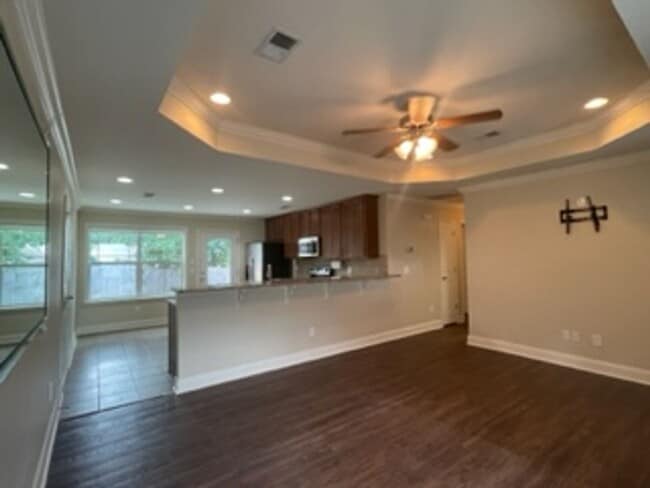 Photo - 821 Bristol Court