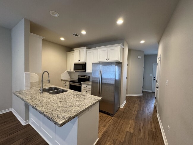 Photo - 5670 Shadowbend Cir N