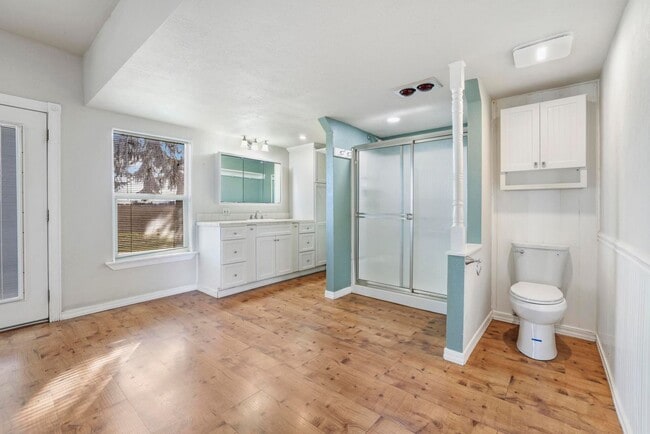 Photo - 3321 Addison Ave E