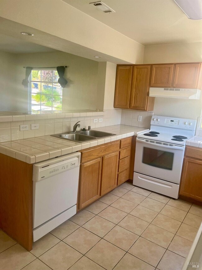 Photo - 160 E J St Unit 1