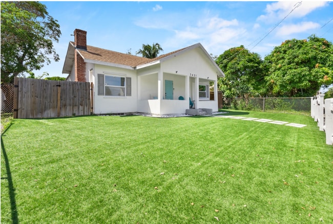 Photo - 3421 Pinewood Ave