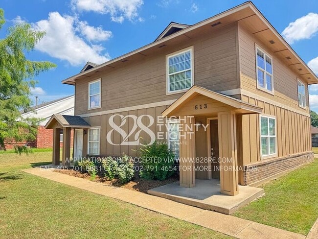 Building Photo - AVAILABLE NOW! 2 Bed/1.5 Bath Duplex Townh... Rental