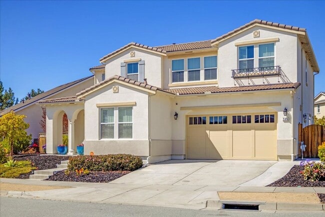 Photo - 589 Bluffs Dr
