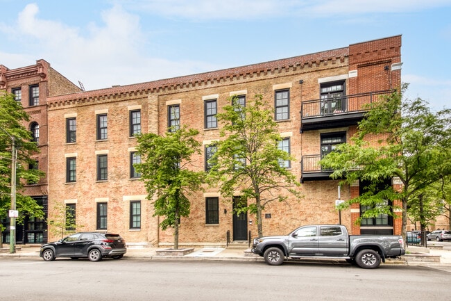 Photo - 1339 N Noble St Unit 1