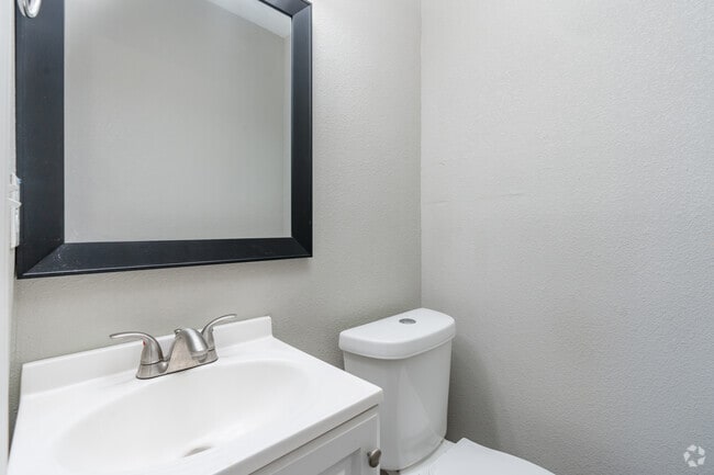 2BA, 1.5BA - 725SF -Primary Bathroom