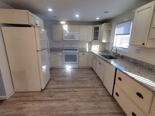 Photo - 112 Front St Unit 0