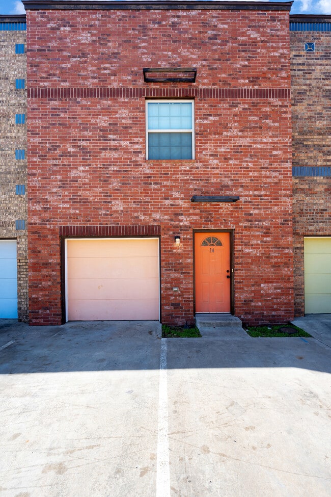 Building Photo - 14 NE 7th St