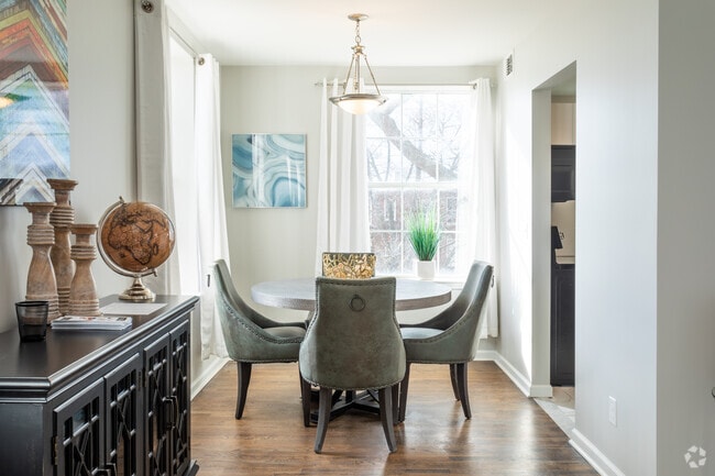 1 BR, 1 BA - F, 894 SF - Beach Club Detroit