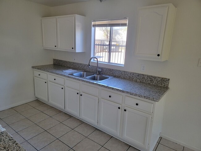 Photo - 2042 E 19th St Unidad B