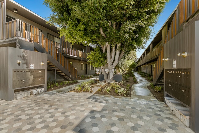 egpimaging_4140GrandView_002_OTHERMLS