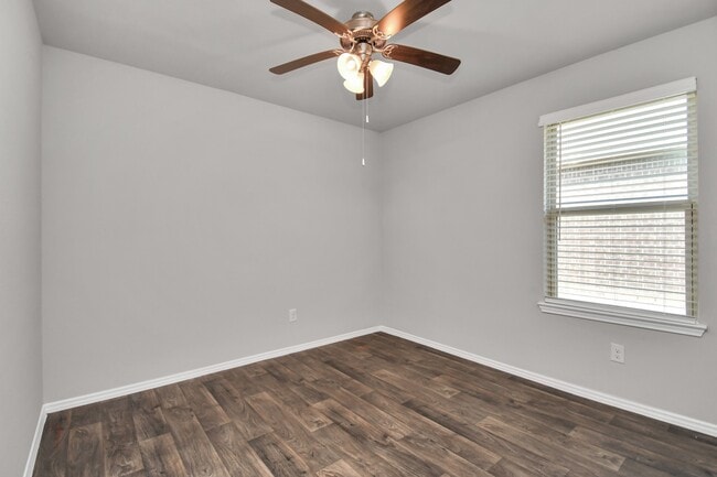 Building Photo - 9826 Laurel Lake Dr