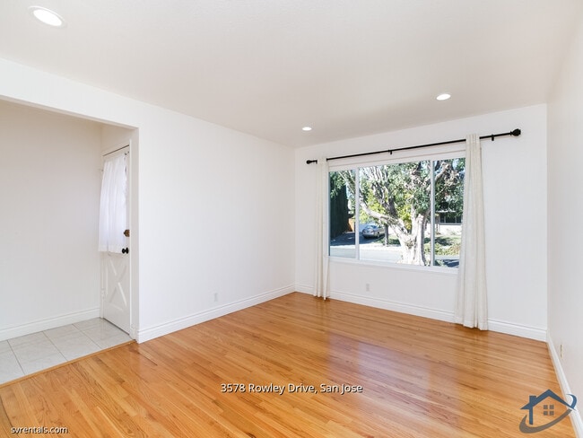 Photo - 3578 Rowley Dr