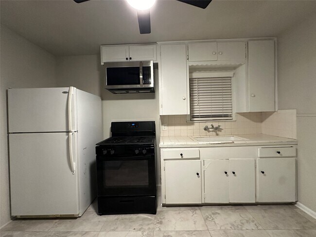 Photo - 2721 Napoleon St