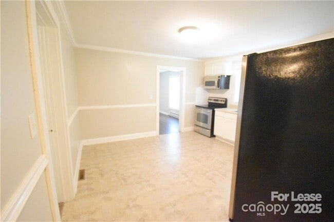 Photo - 337 Fox St SW