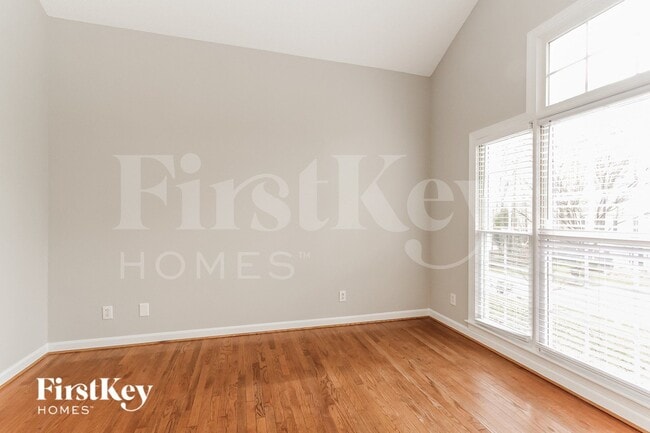 Photo - 15722 Glencastle St