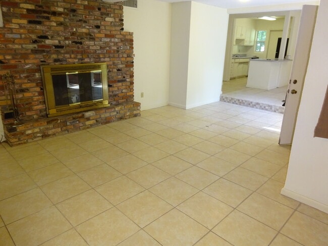 Photo - Great Home Close Campus - Sublease