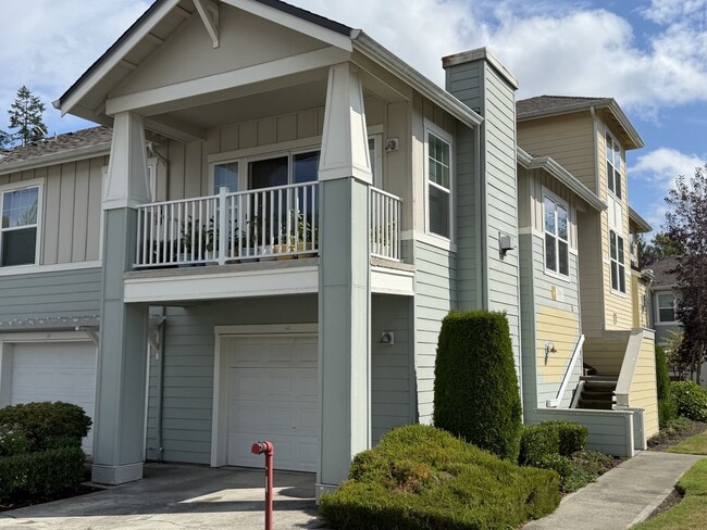 Building Photo - 22663 NE Alder Crest Dr Unit 101