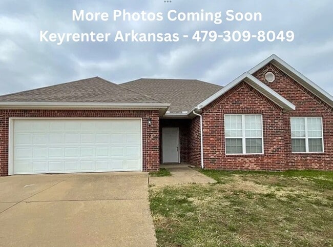 Building Photo - Bright 3 Bedroom Bentonville Home with Fenced Yard & Natural Light