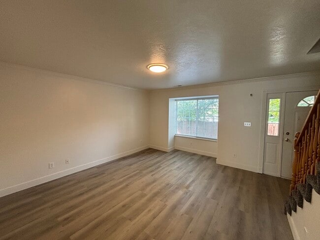 Photo - 914 N Main St