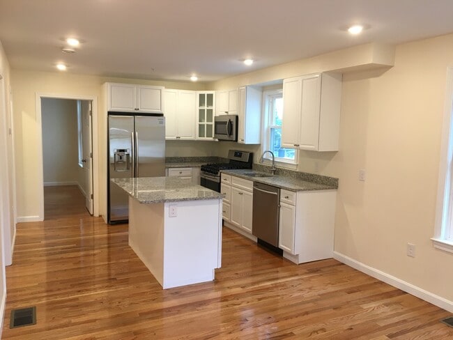 Photo - 8 Mechanic St