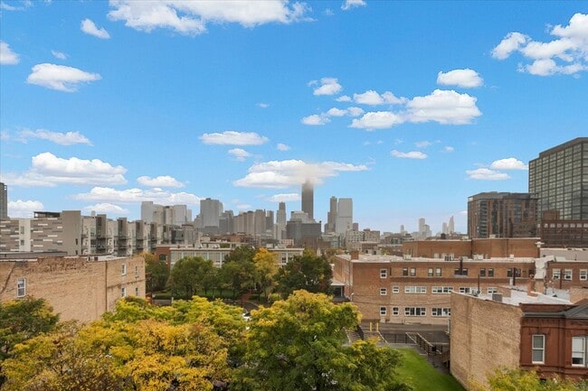 Building Photo - 222 S Racine Ave Unit 408