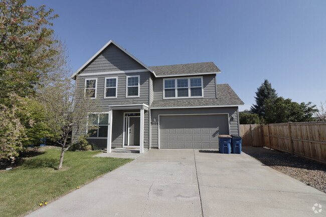 Building Photo - Charming 3-Bedroom Home with Designer Touc...
